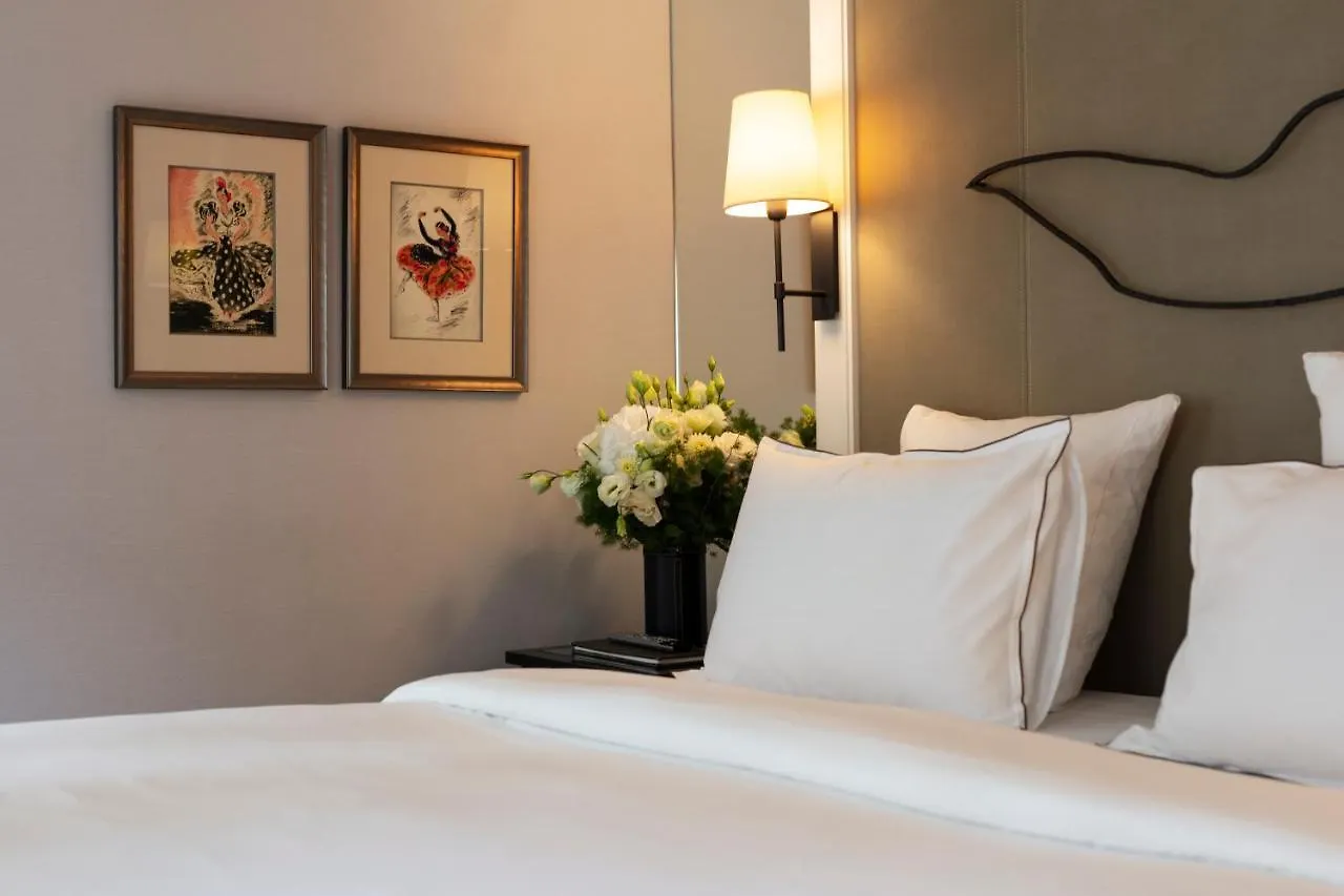 La Madame Hotell